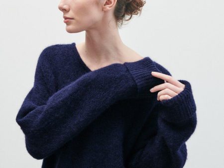 AV East 18 Knit in Navy Online