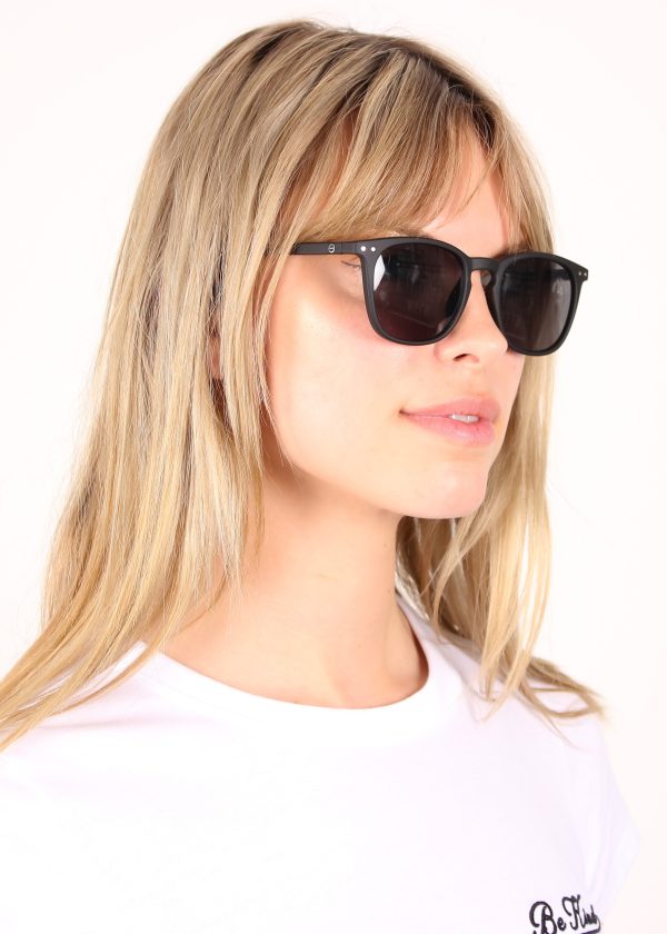 IZIPIZI Sunglasses #E in Black Hot on Sale