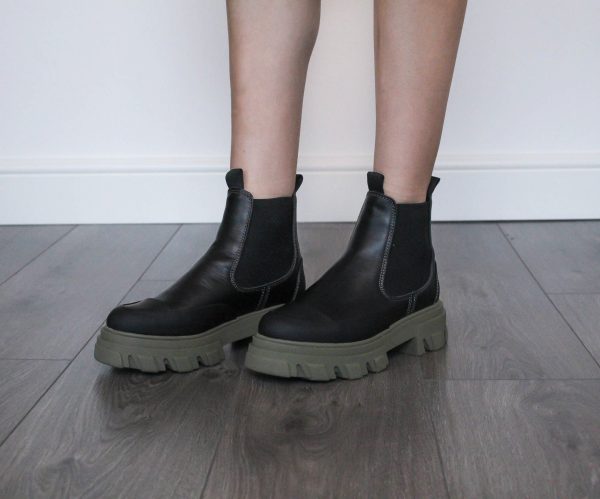 GANNI S1629 Leather Chelsea Boots in Black and Green Cheap